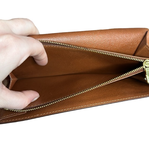 Louis Vuitton Monogram Sarah Long Wallet - Picture 10 of 16